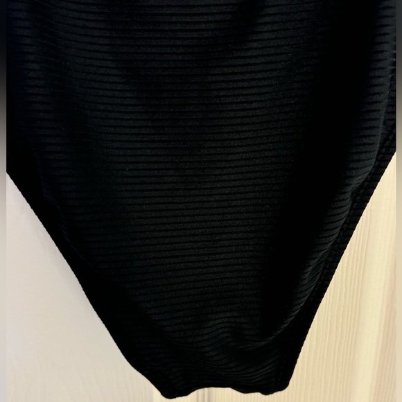 Hula Honey Black ribbed one piece‎ cutout swimsuit size medium - Picture 6 of 14